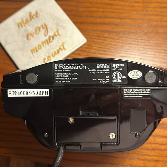 Emerson SmartSet Auto Clock Set System with AM/FM Radio - Picture 5 of 5